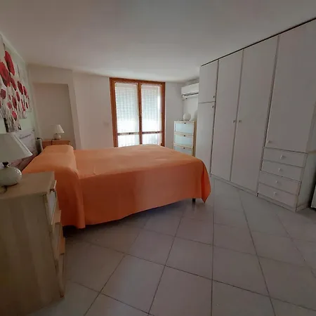 Attico Con Sauna E Piscina A Apartmán