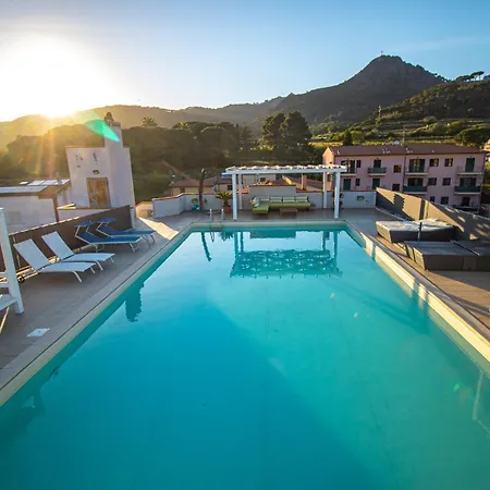 Apartament Attico Con Sauna E Piscina A *