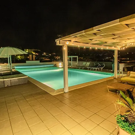 Apartament Attico Con Sauna E Piscina A *