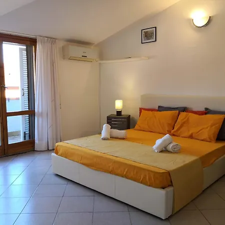 Apartmán Attico Con Sauna E Piscina A Porto Azzurro