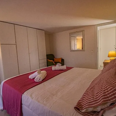 Attico Con Sauna E Piscina A Apartmán