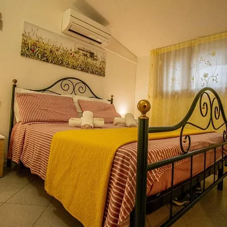 Attico Con Sauna E Piscina A Apartmán Porto Azzurro
