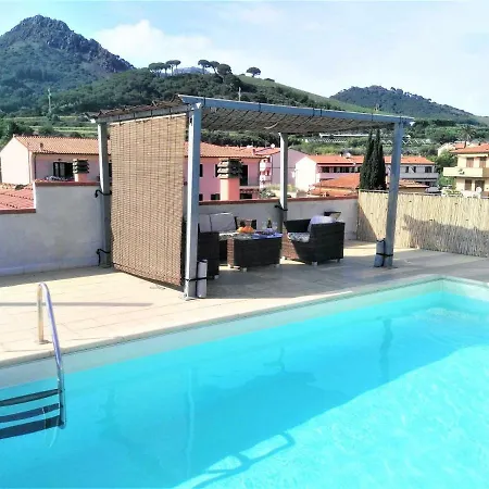 Attico Con Sauna E Piscina A Apartmán Porto Azzurro